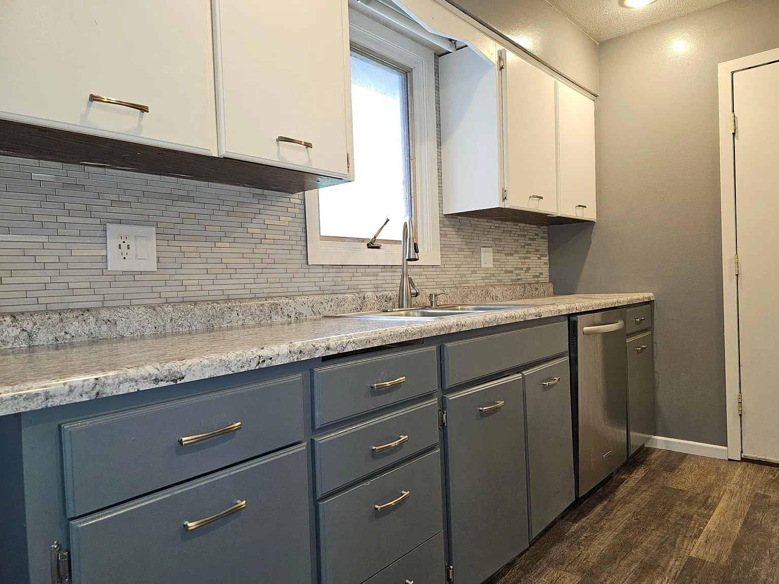 4 bed, 2.5 bath, 2100 sqft, $1,950 — Photo 2
