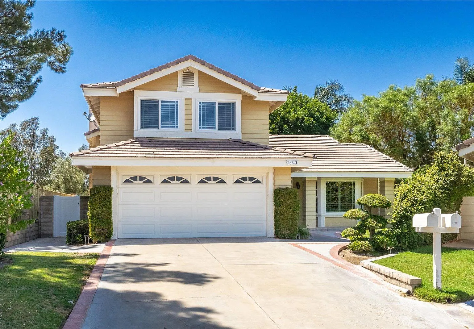 23621 Dunsmore Ln — Photo 1