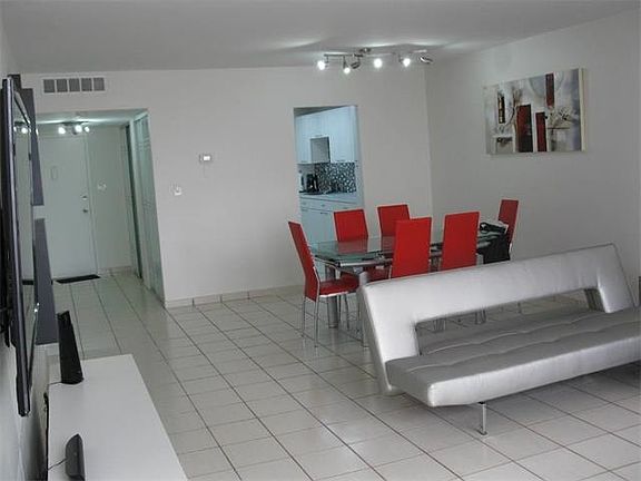 4th image of 5401 Collins Ave Ph 7