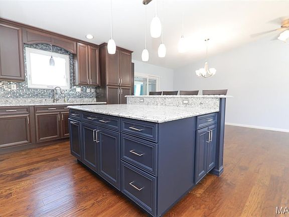 3rd image of 2229 Hunters Point Dr