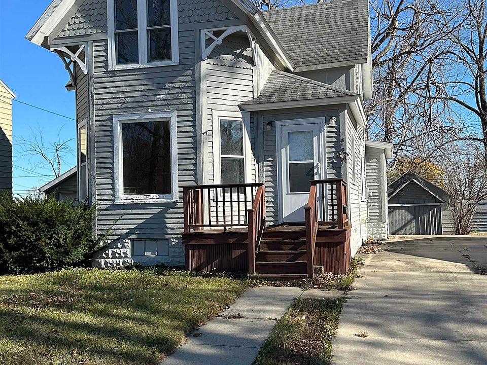 1st image of 819 1st Ave NE