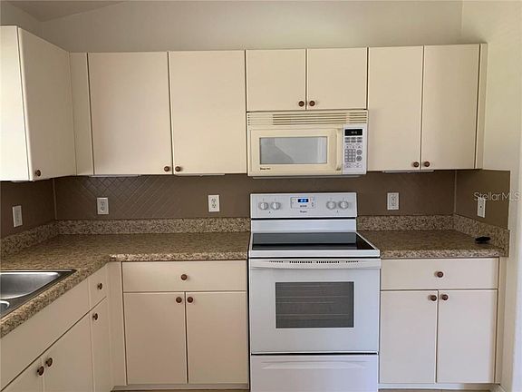 5th image of 2745 Nellie Ln