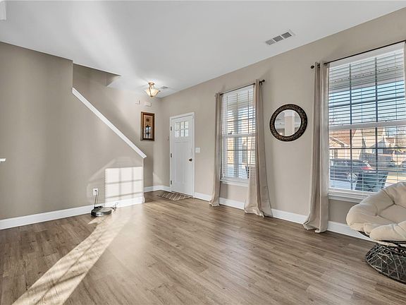 3rd image of 16 Nut Leaf Ln