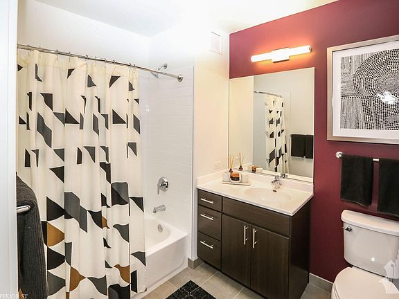 5th image of 156 W Superior St #926