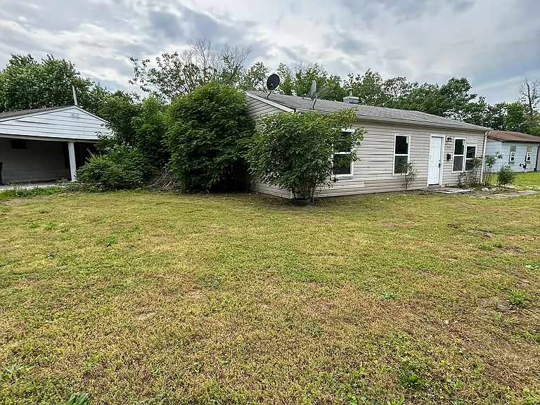 523 Saint Paul Dr — Photo 3