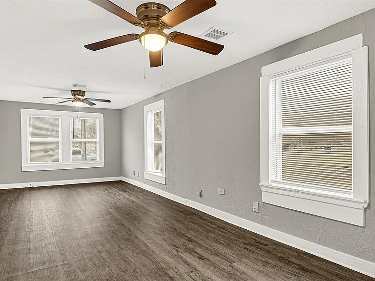 6218 Woodrow St — Photo 3