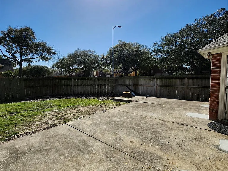 14335 Berrington Dr — Photo 31