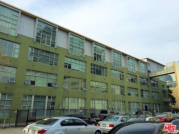 3rd image of 1130 S Flower St APT 117