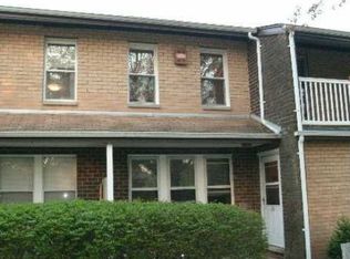 33 Artist Lake Dr, Middle Island, NY 11953