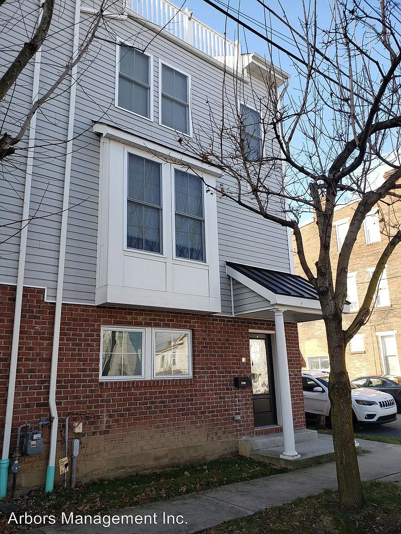 2800 Jane St photo 1