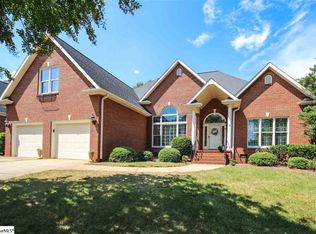 2 Glens Crossing Ct, Greer, SC 29650