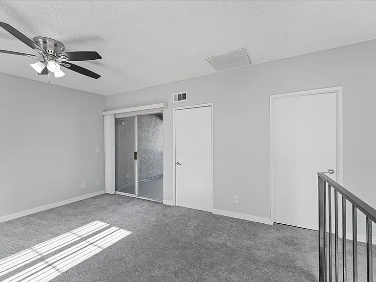 18547 Saticoy St #10 — Photo 11