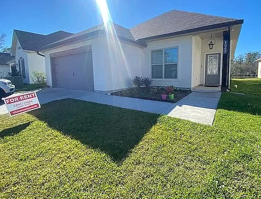 125 Lake Breeze Dr — Photo 1