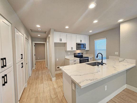 5th image of 2814 42nd St