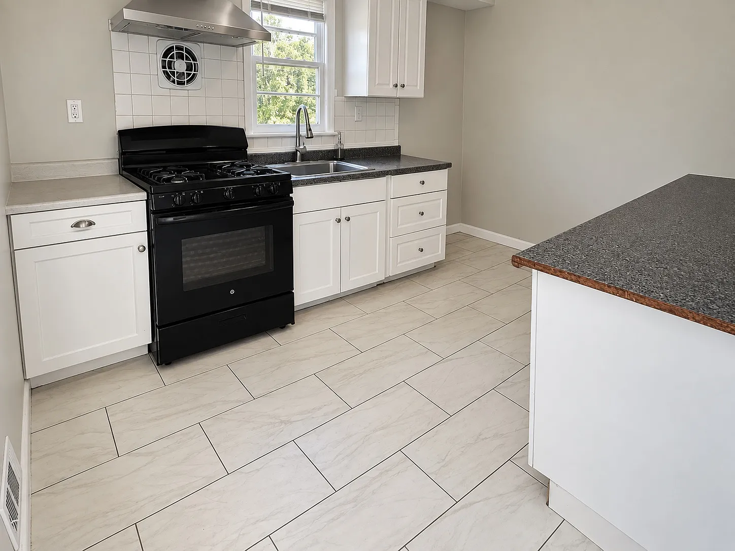 5 bed, $3,000 — Photo 4