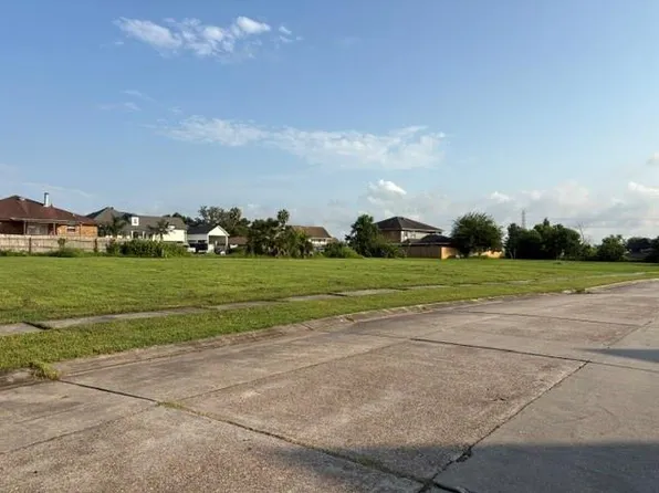 3705 Evangeline Dr, Chalmette, LA 70043