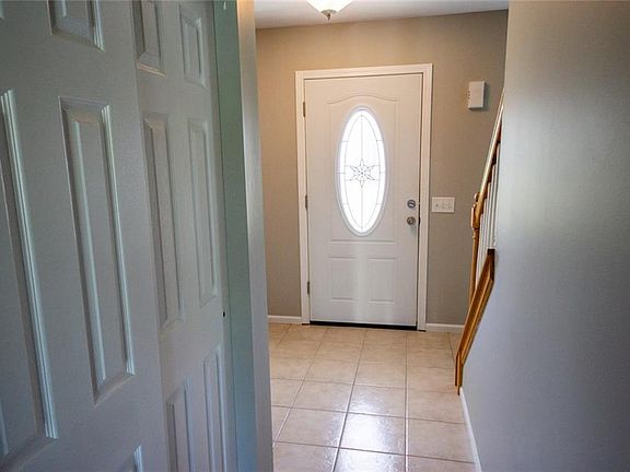 3rd image of 47 Bolton Trl