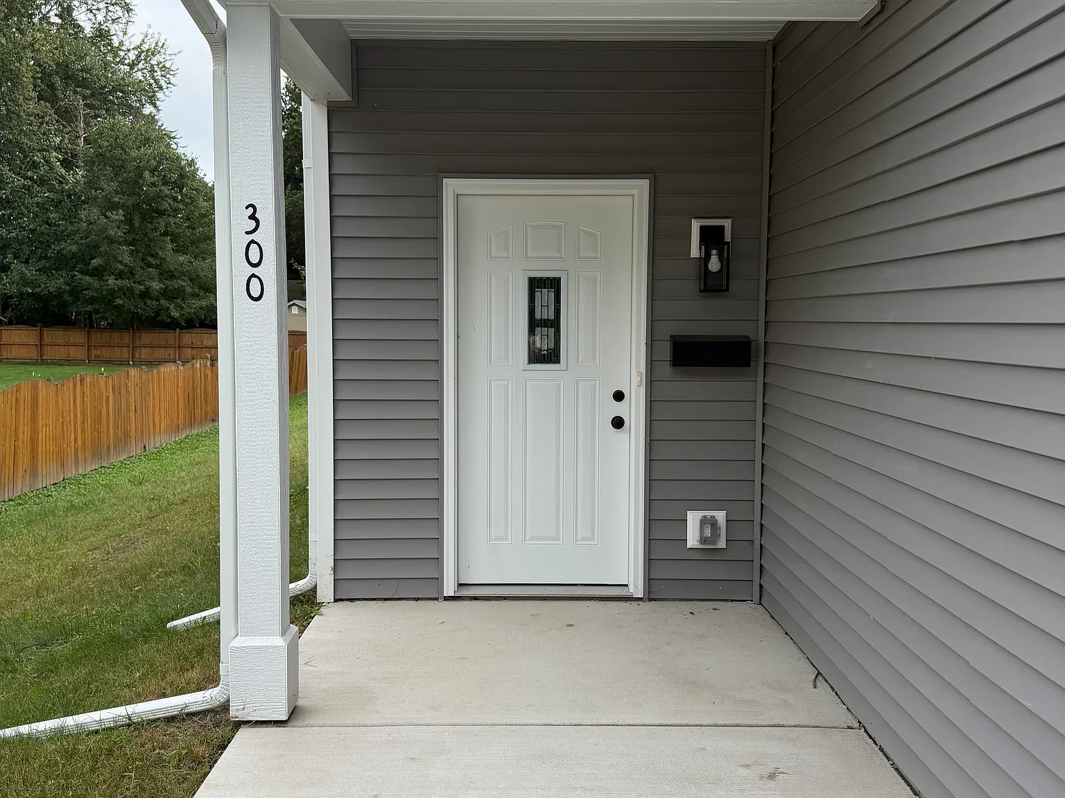 3 bed, 2.5 bath, 1550 sqft, $2,600 — Photo 1