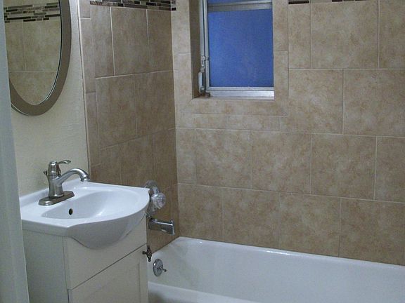 5th image of 3718 Queen St N