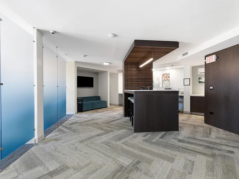 Evanston Place — Photo 22