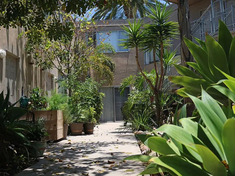 1834 Mission Ave — Photo 15