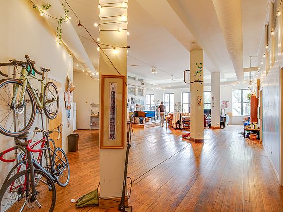 5th image of 1272-80 N Milwaukee Ave #3W