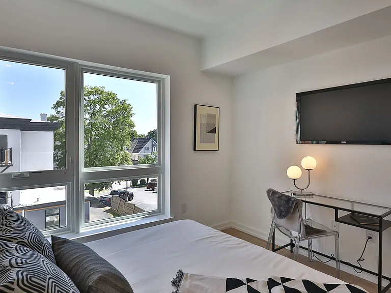 231 W Johnson Street — Photo 18