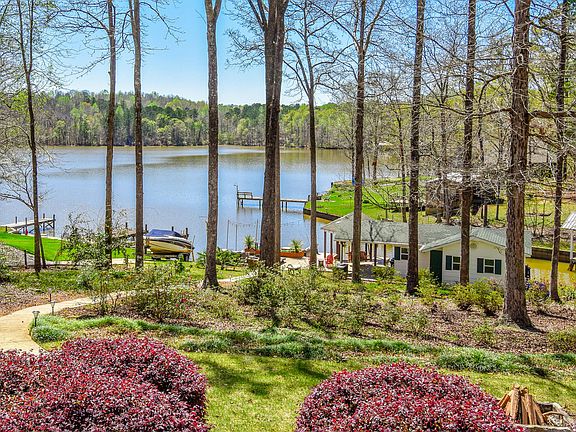 2nd image of 691 Lakeview Dr