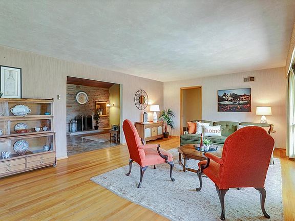 4th image of 1677 Patio Dr