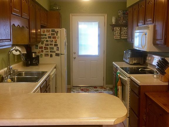 5th image of 829 S Fredrick Dr