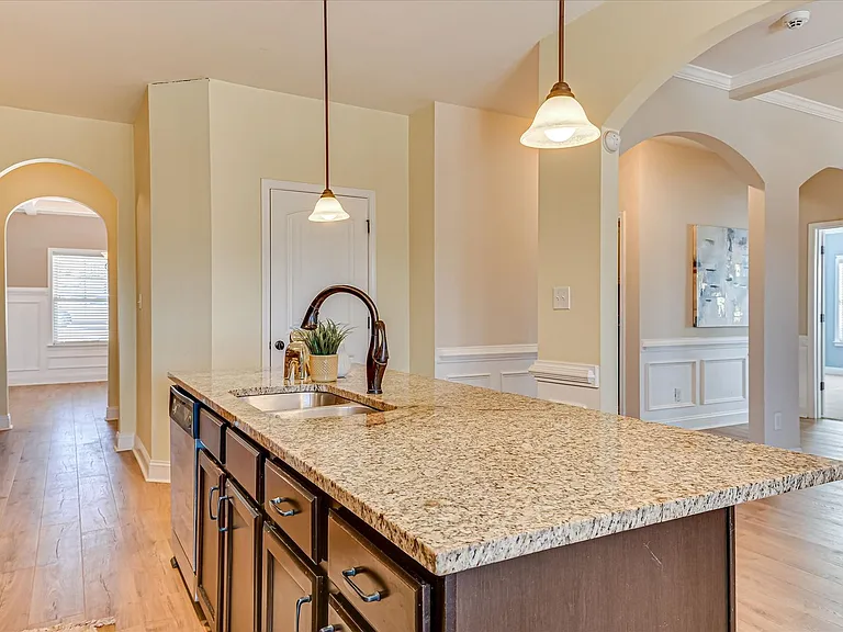 406 Saterlee Ct — Photo 15