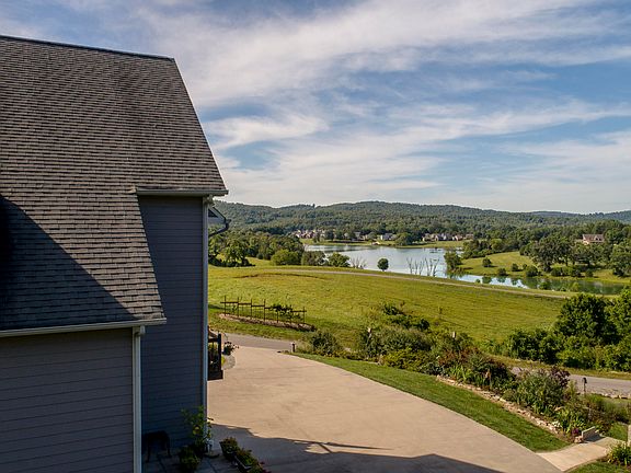 3rd image of 154 Windy Sails Ln