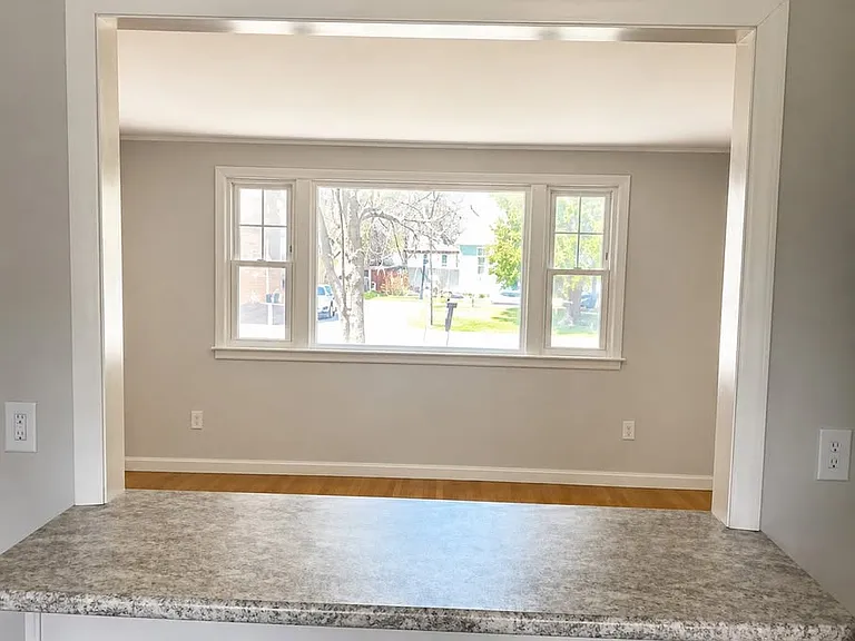 98B Burnell Dr — Photo 3