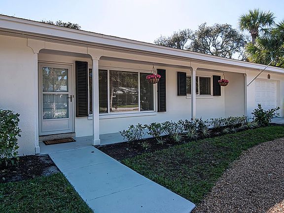 4th image of 636 Honeysuckle Ln