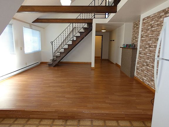 4th image of 306 S Oak St #4