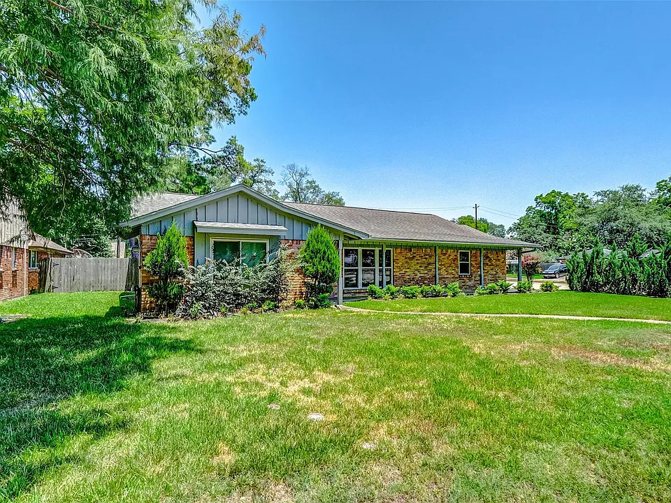 1202 Shadeland Dr