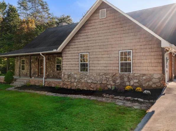 922 N East End Rd, Strawberry Plains, TN 37871