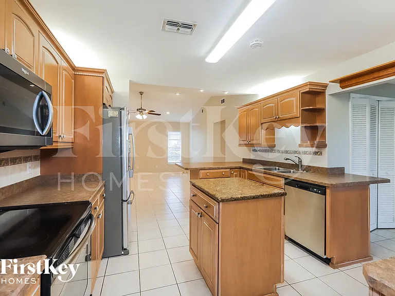 27065 Formosa Dr — Photo 8