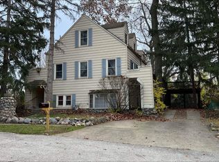 201 Maplewood Ave, Mundelein, IL 60060