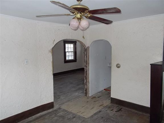 5th image of 1608 Carrollton Ave