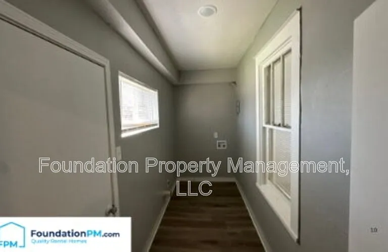 1041 Rosewood Ave — Photo 9
