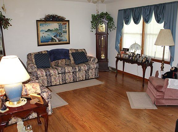 3rd image of 4332 Hawthorne Dr
