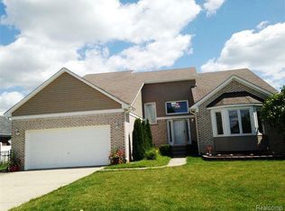 52446 Savannah Ln, Chesterfield, MI