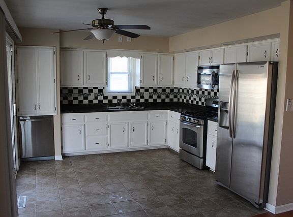 2nd image of 1211 Brentwood Pl
