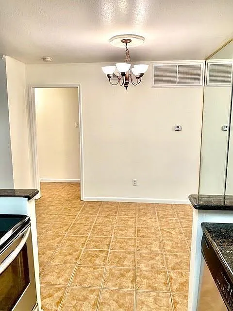 1 bed, 1.0 bath, 678 sqft, $1,200 — Photo 4