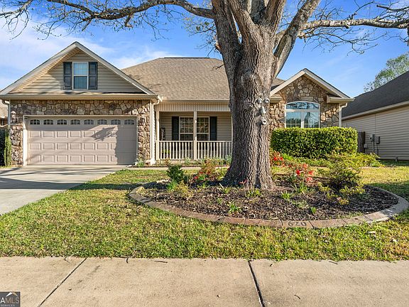 2nd image of 620 Amherst St