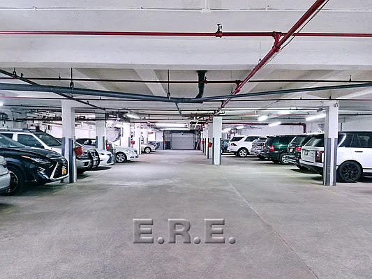 Sold by Elbe Real Estate Inc | media 35