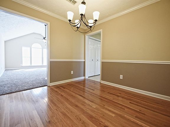 5th image of 904 Thomastown Dr