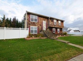2589 Marina Park Dr, Seaford, NY 11783