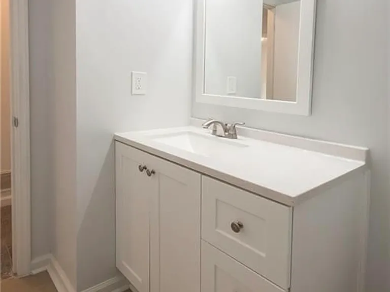 960 Park Forest Dr — Photo 3